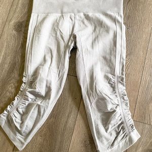 Lululemon grey seamless in the flow leggings